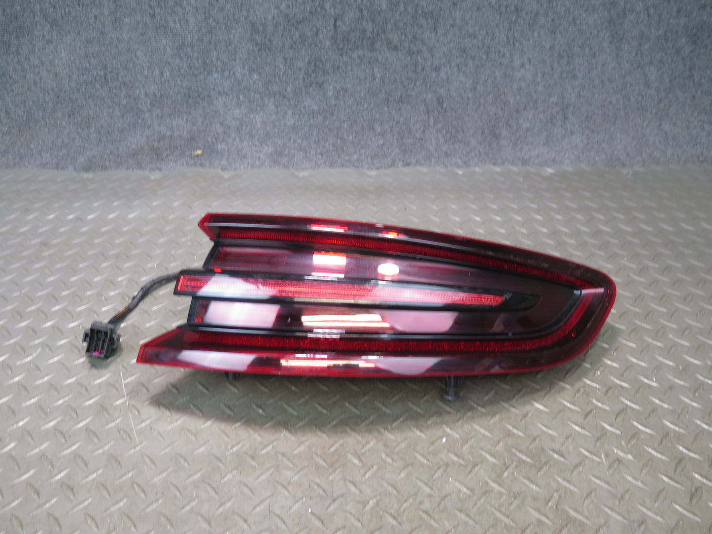 2015-2018 Porsche Macan Rear Right Tail Light Lamp 95B945096C