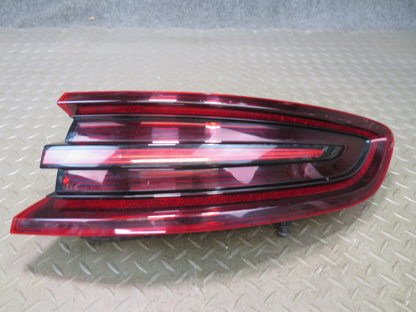 2015-2018 Porsche Macan Rear Right Tail Light Lamp 95B945096C