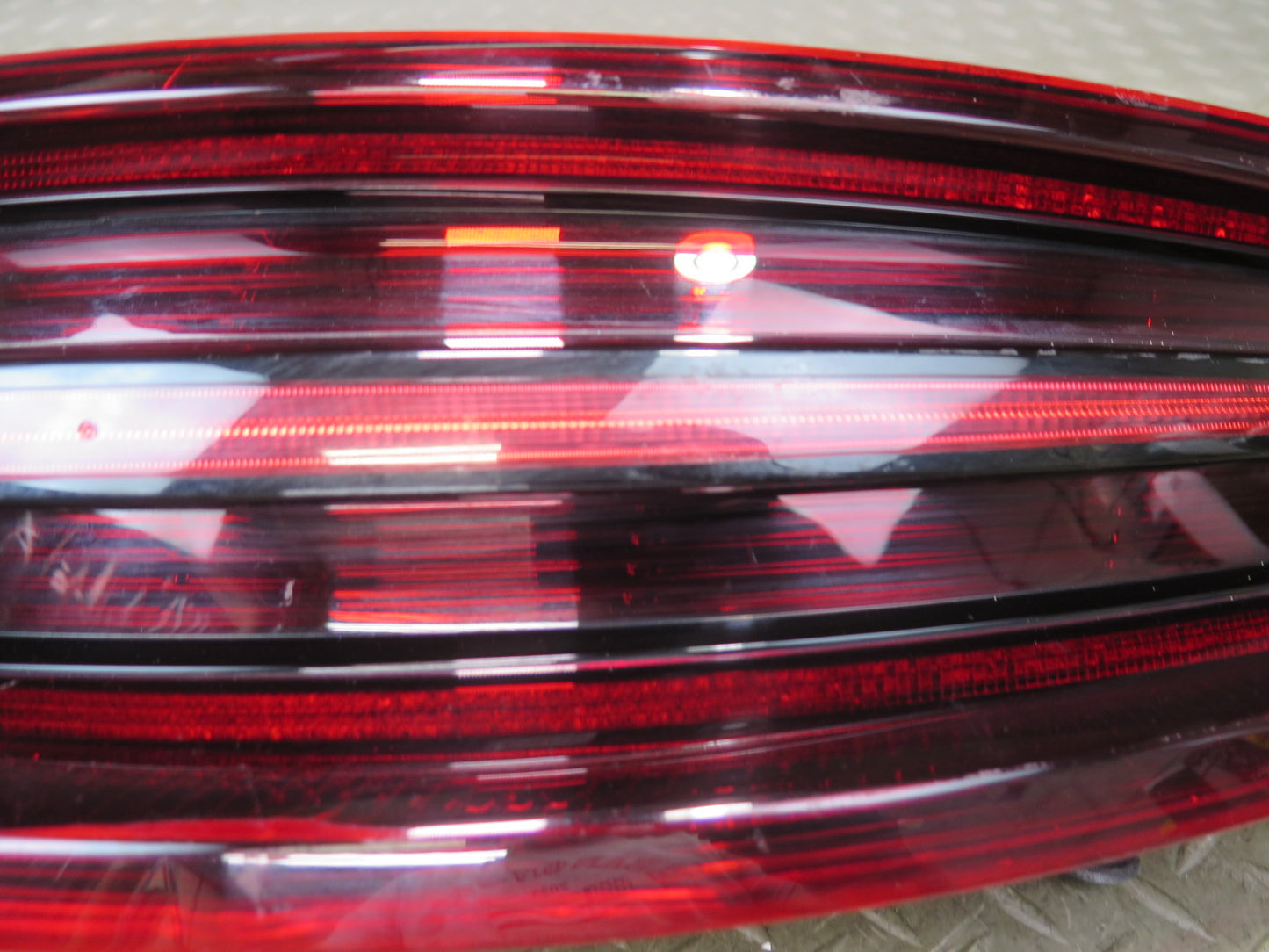 2015-2018 Porsche Macan Rear Right Tail Light Lamp 95B945096C