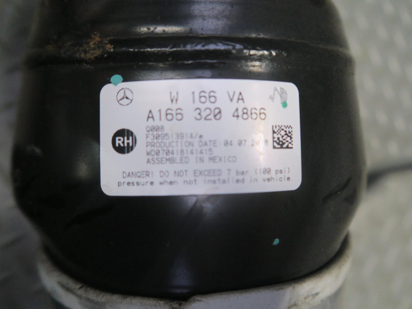 2013-2019 Mercedes X166 GLS450 Front Right Side Air Shock Strut Absorber