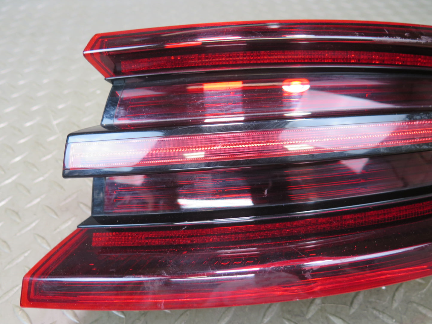 2015-2018 Porsche Macan Rear Right Tail Light Lamp 95B945096C