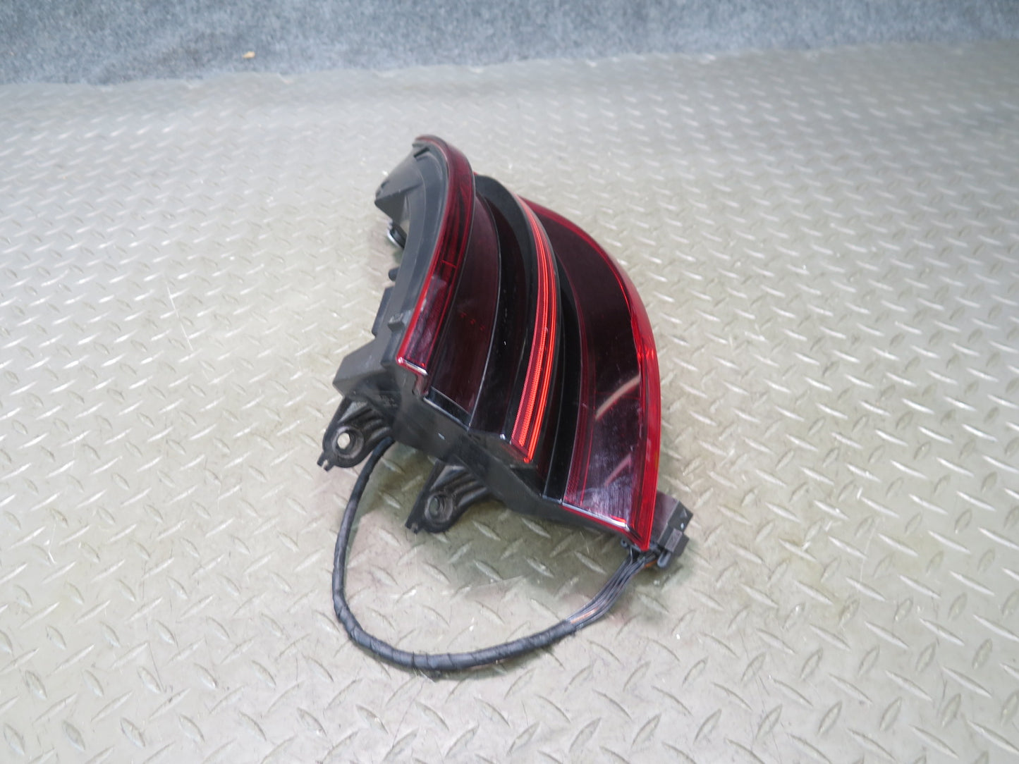 2015-2018 Porsche Macan Rear Right Tail Light Lamp 95B945096C