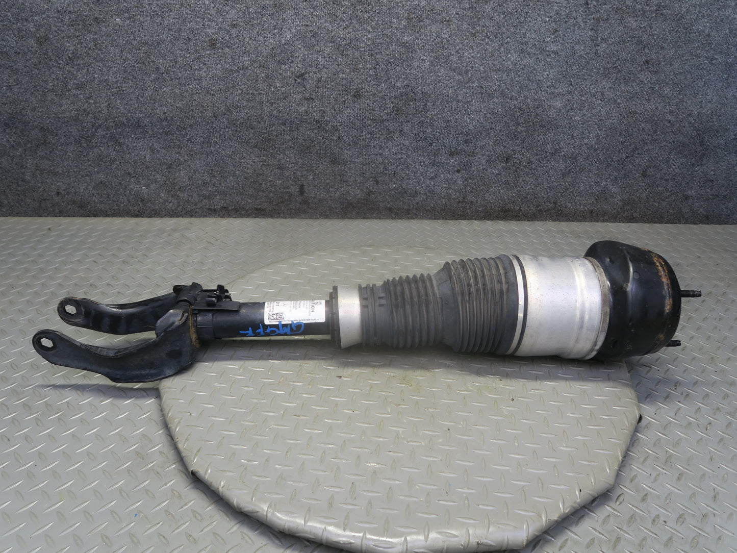 2013-2019 Mercedes X166 GLS450 Front Right Side Air Shock Strut Absorber
