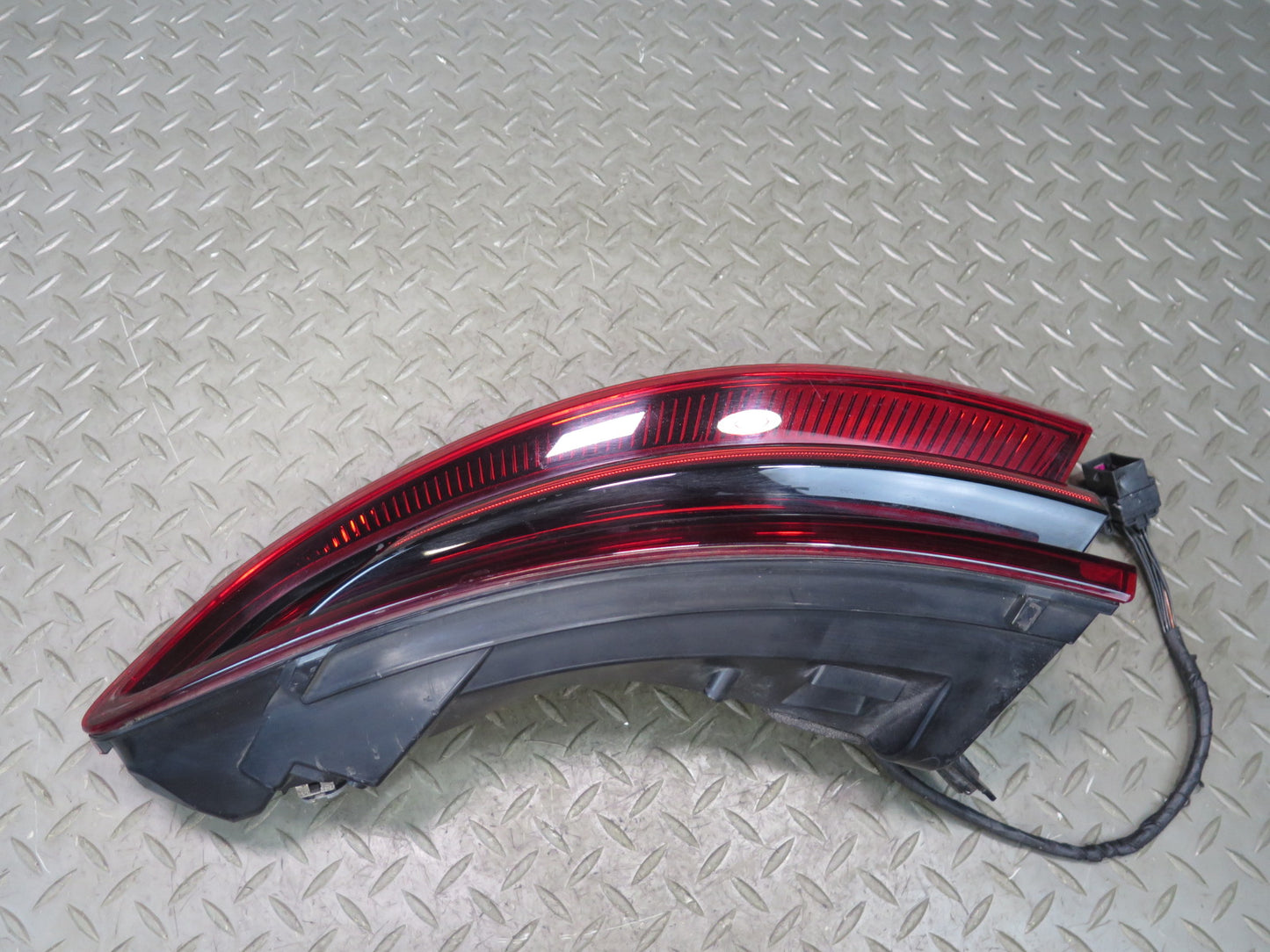 2015-2018 Porsche Macan Rear Right Tail Light Lamp 95B945096C