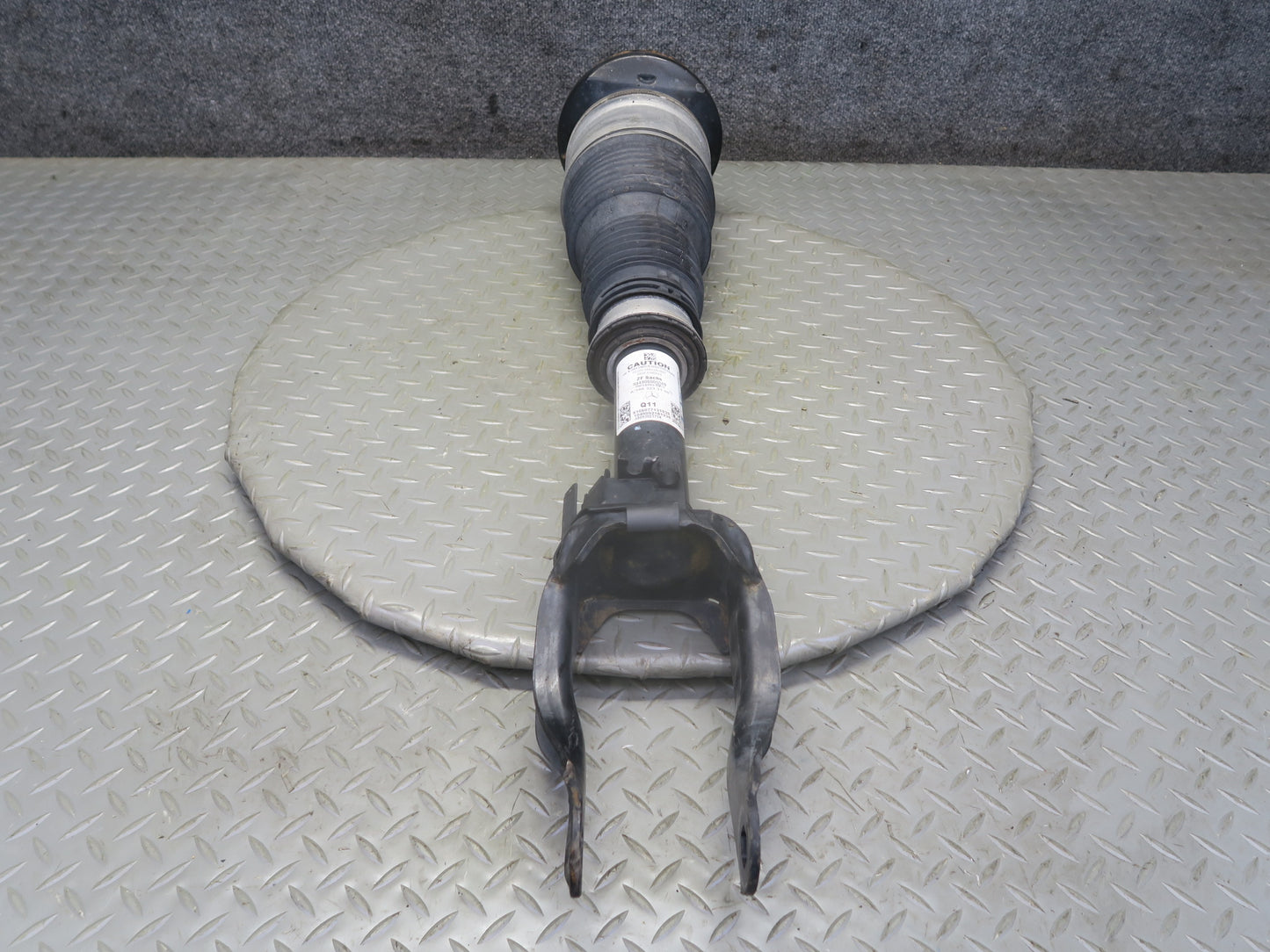 2013-2019 Mercedes X166 GLS450 Front Right Side Air Shock Strut Absorber