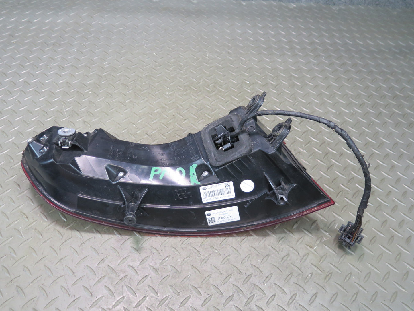 2015-2018 Porsche Macan Rear Right Tail Light Lamp 95B945096C