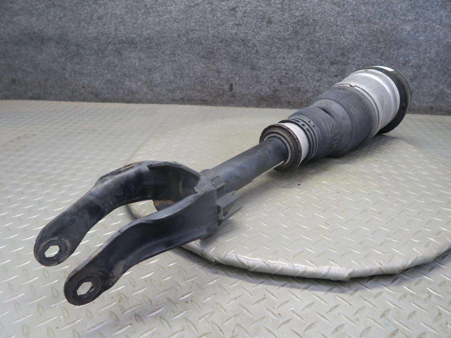 2013-2019 Mercedes X166 GLS450 Front Right Side Air Shock Strut Absorber