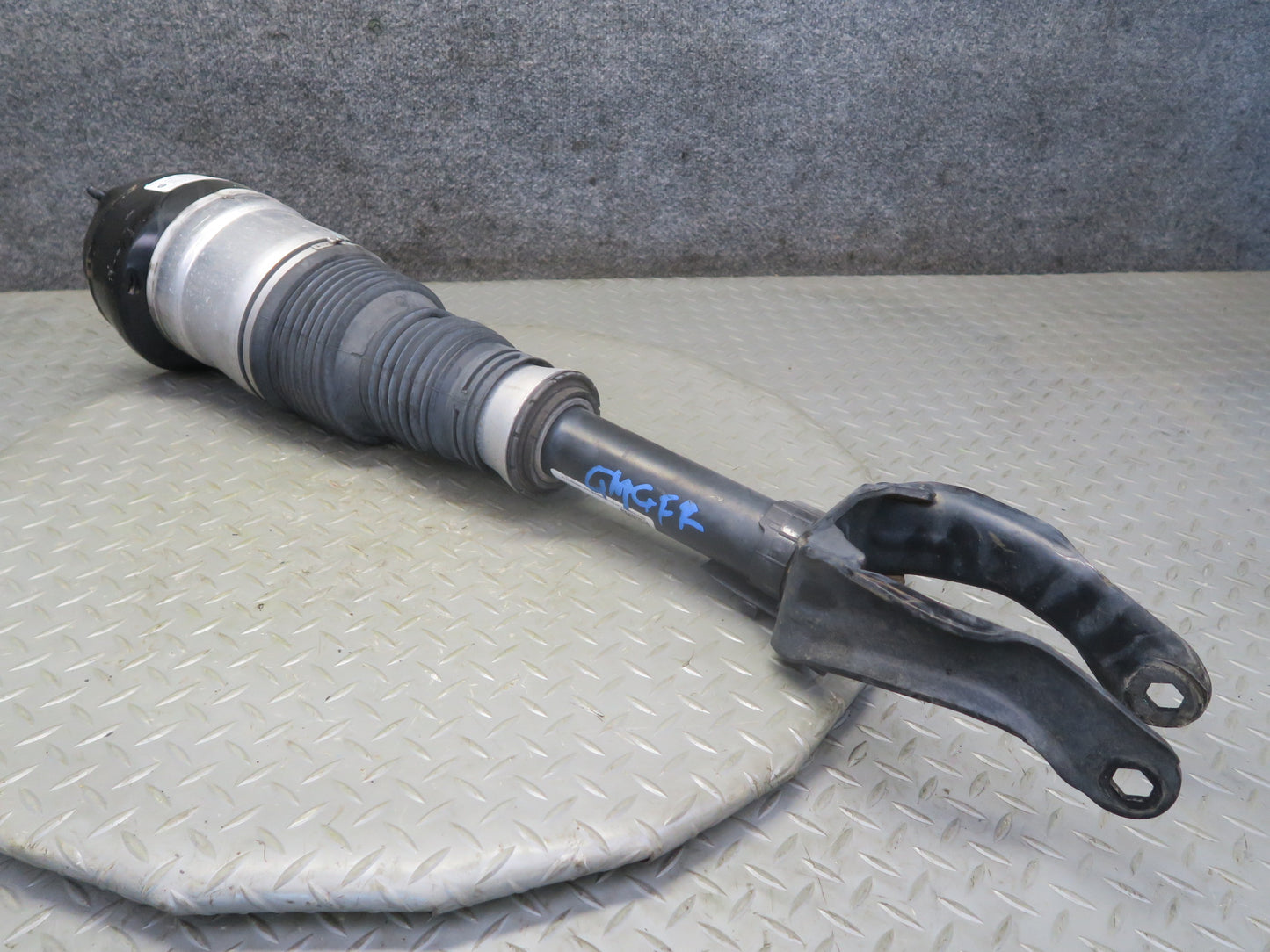 2013-2019 Mercedes X166 GLS450 Front Right Side Air Shock Strut Absorber