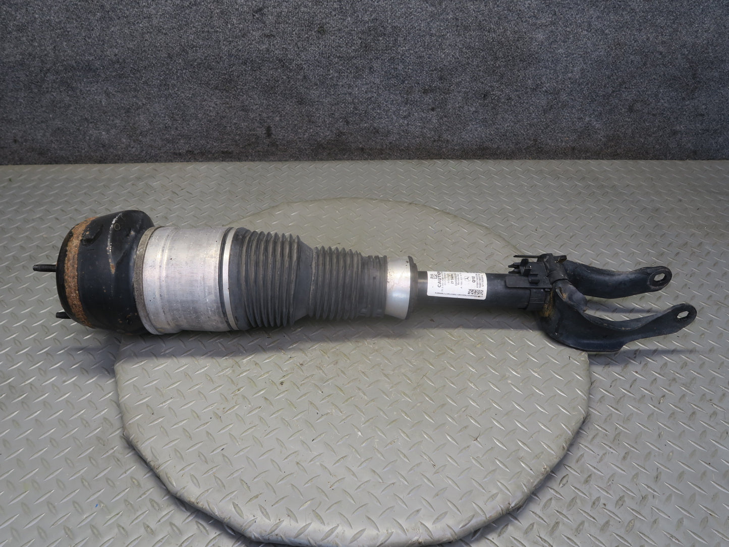 2013-2019 Mercedes X166 GLS450 Front Left Side Air Shock Strut Absorber