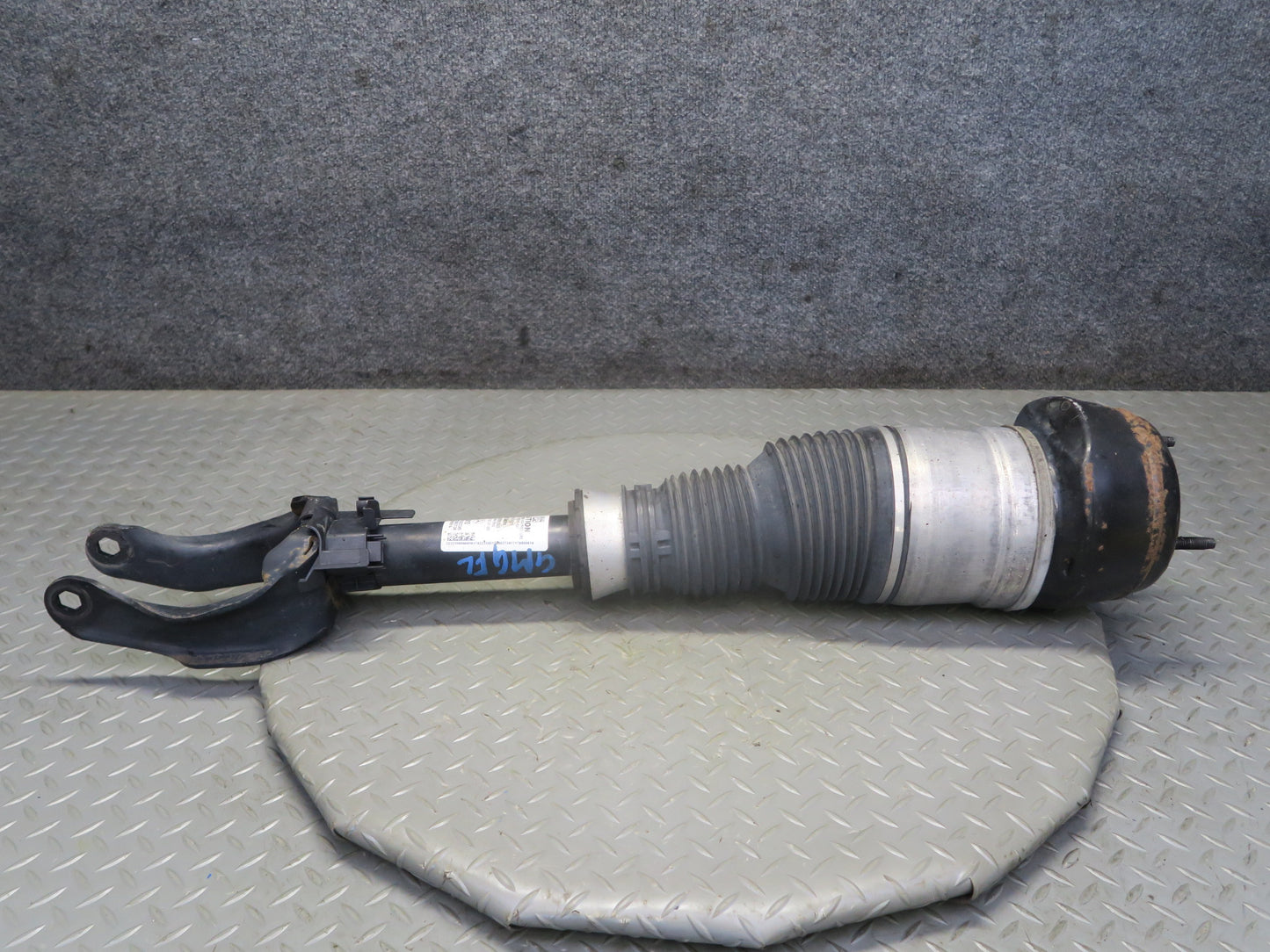 2013-2019 Mercedes X166 GLS450 Front Left Side Air Shock Strut Absorber