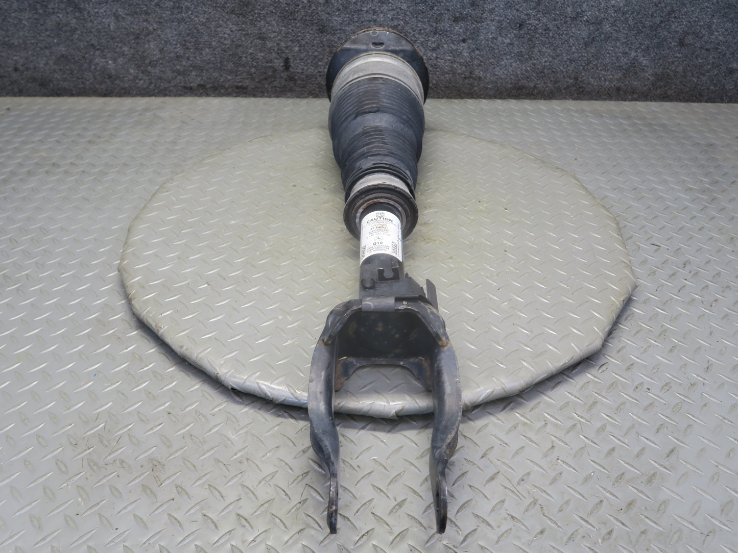 2013-2019 Mercedes X166 GLS450 Front Left Side Air Shock Strut Absorber
