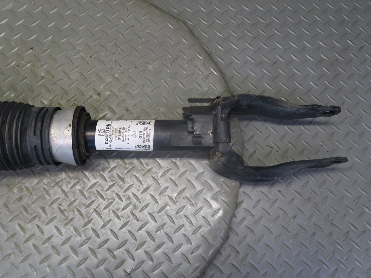 2013-2019 Mercedes X166 GLS450 Front Left Side Air Shock Strut Absorber