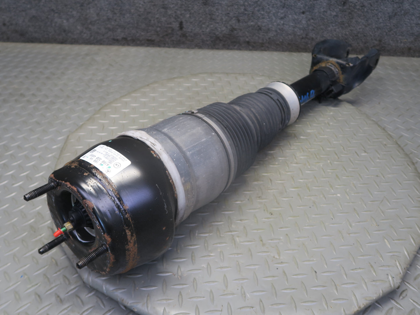 2013-2019 Mercedes X166 GLS450 Front Left Side Air Shock Strut Absorber