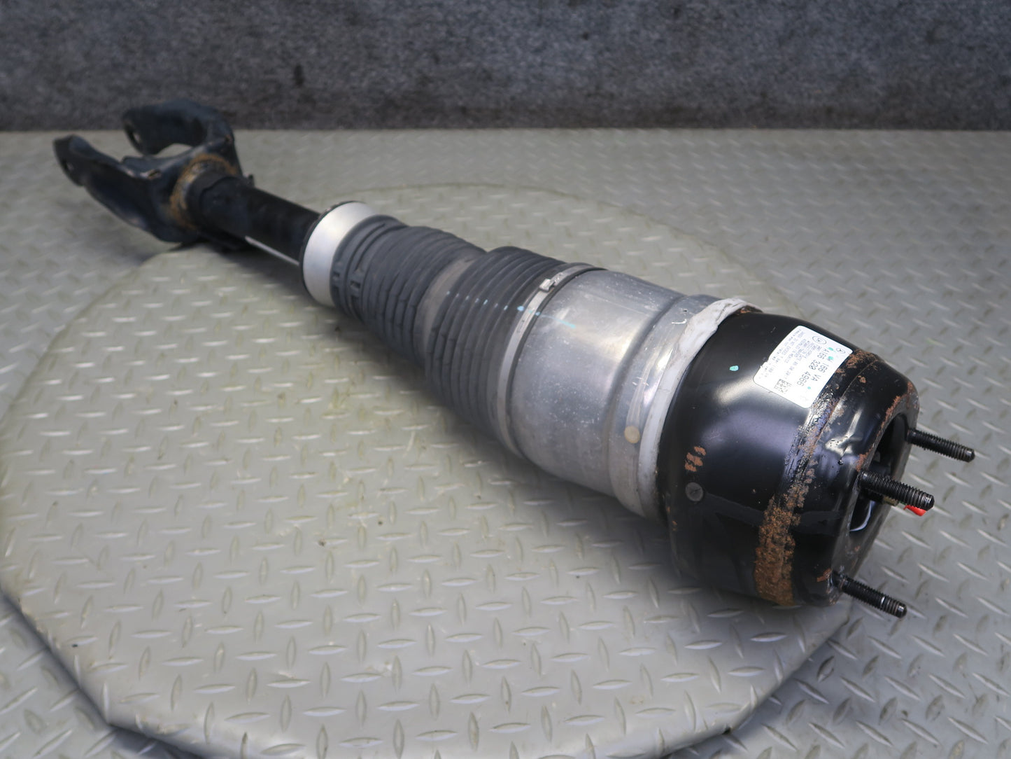 2013-2019 Mercedes X166 GLS450 Front Left Side Air Shock Strut Absorber