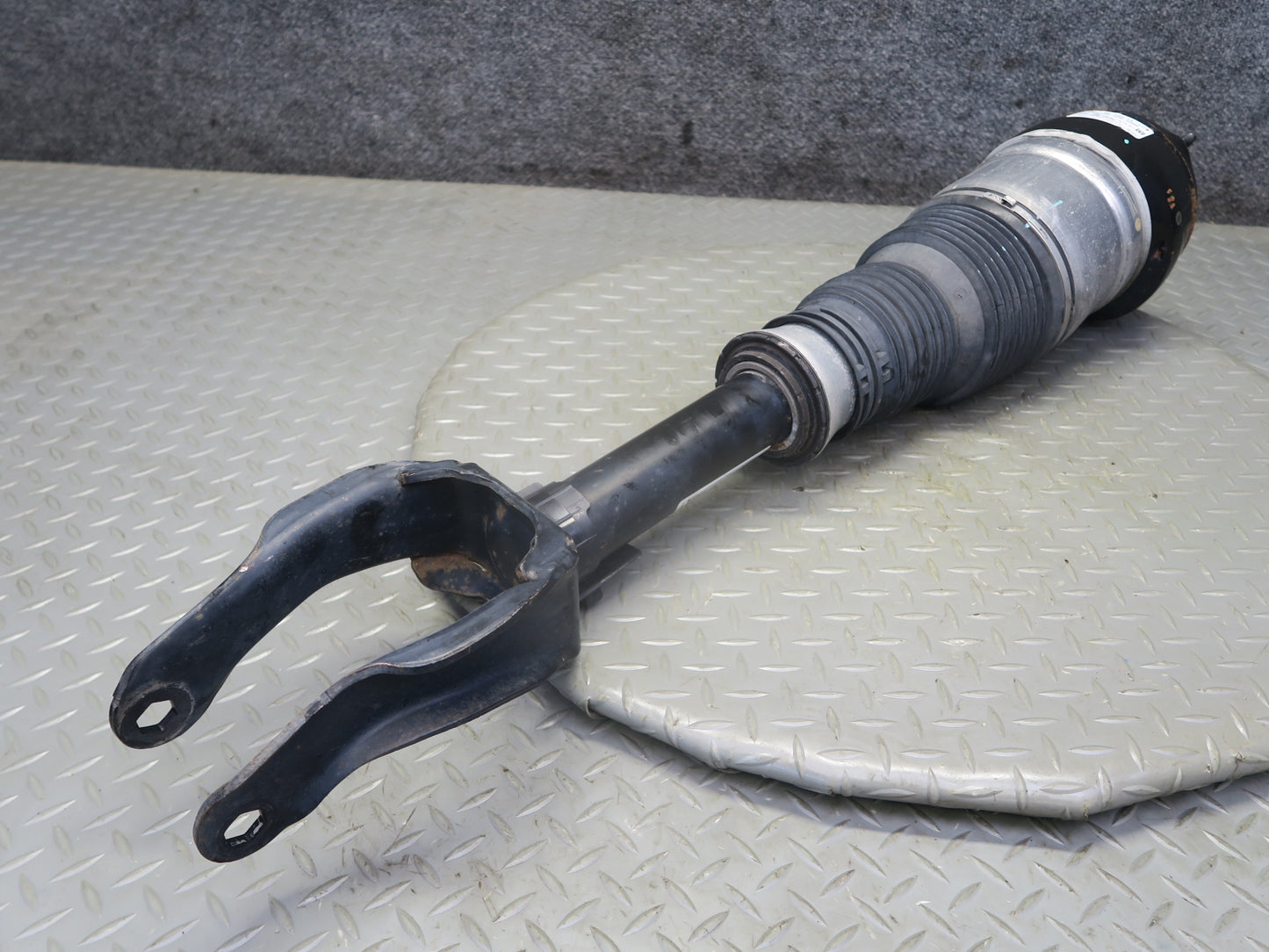 2013-2019 Mercedes X166 GLS450 Front Left Side Air Shock Strut Absorber