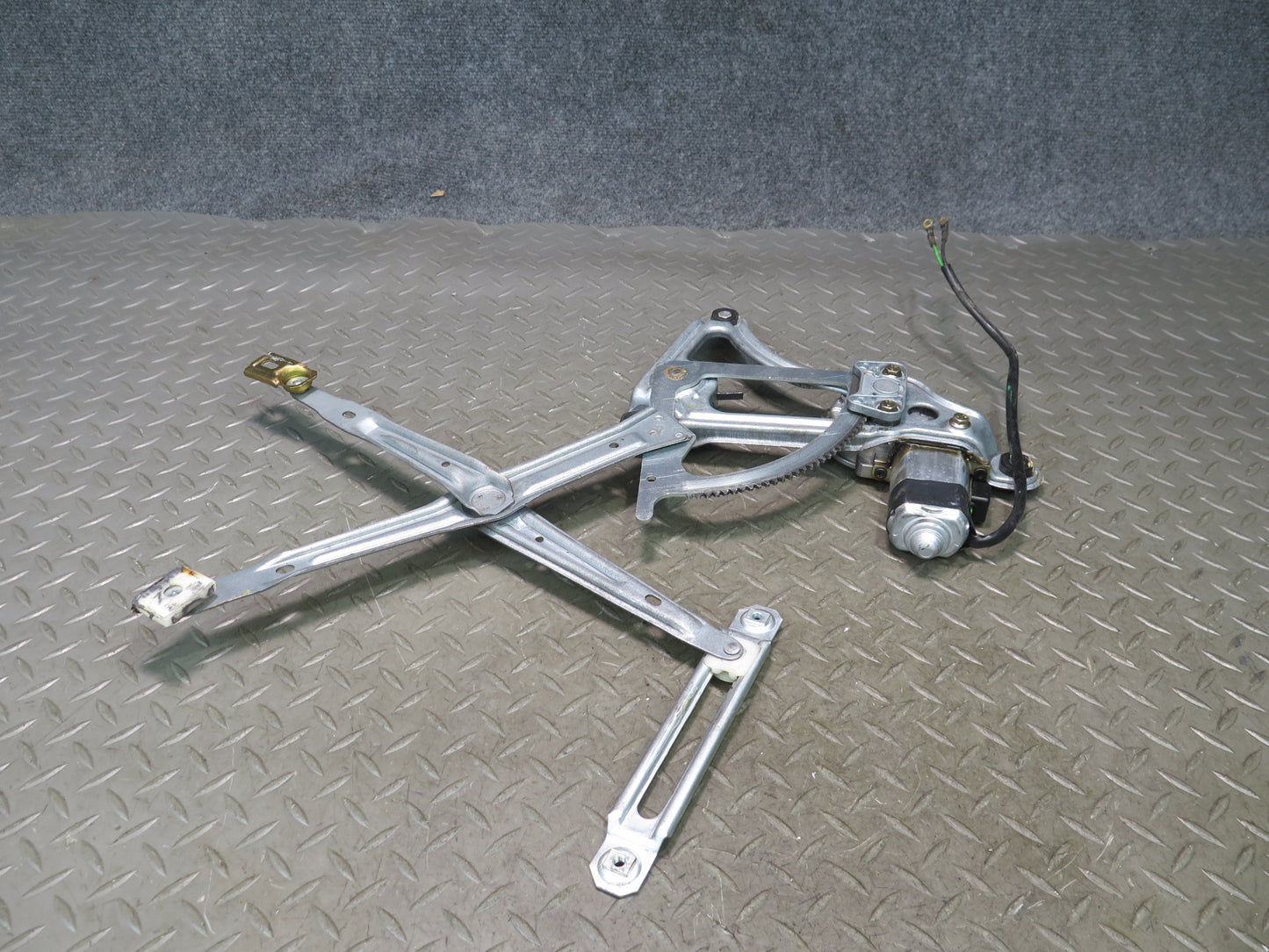 86-91 Mercedes W126 560SEL Sedan Front Right Door Window Regulator w Motor OEM