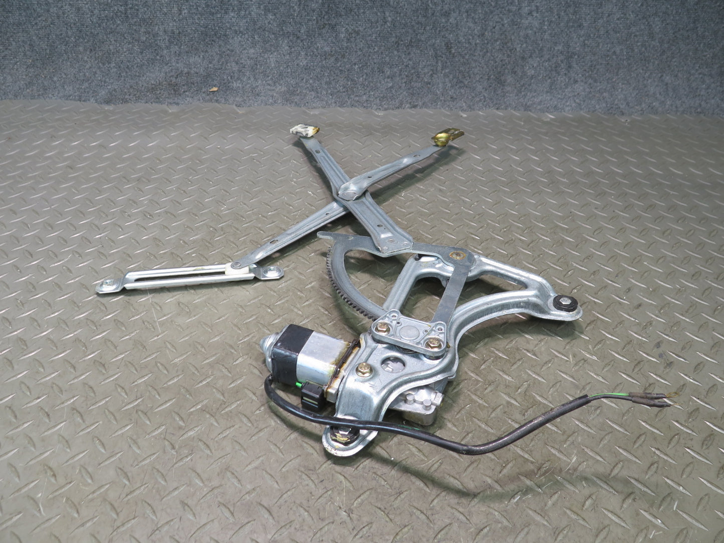 86-91 Mercedes W126 560SEL Sedan Front Right Door Window Regulator w Motor OEM