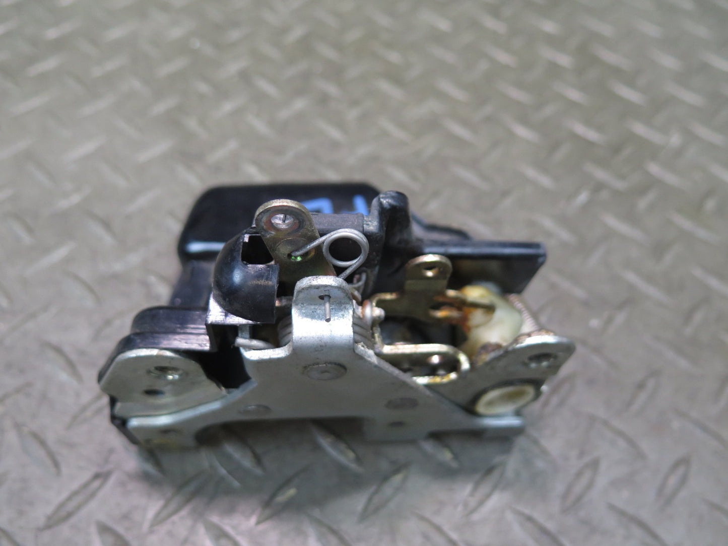 86-91 Mercedes W126 560SEL Front Left Door Lock Latch 1237230108 OEM