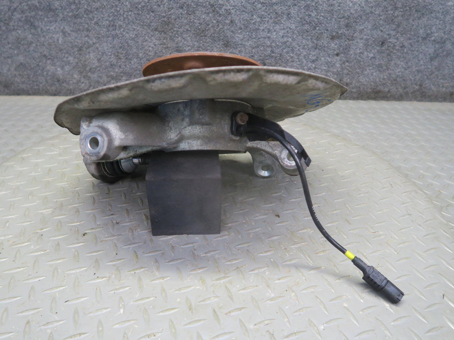 2013-2019 Mercedes X166 GLS450 Rear Left Driver Side Spindle Knuckle Wheel Hub