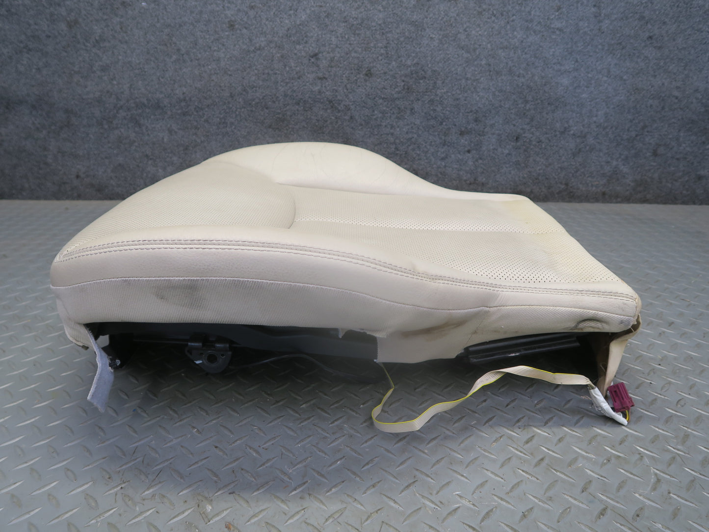 07-08 Mercedes R230 SL550 Front Right Seat Lower Leather Perforated Cushion OEM