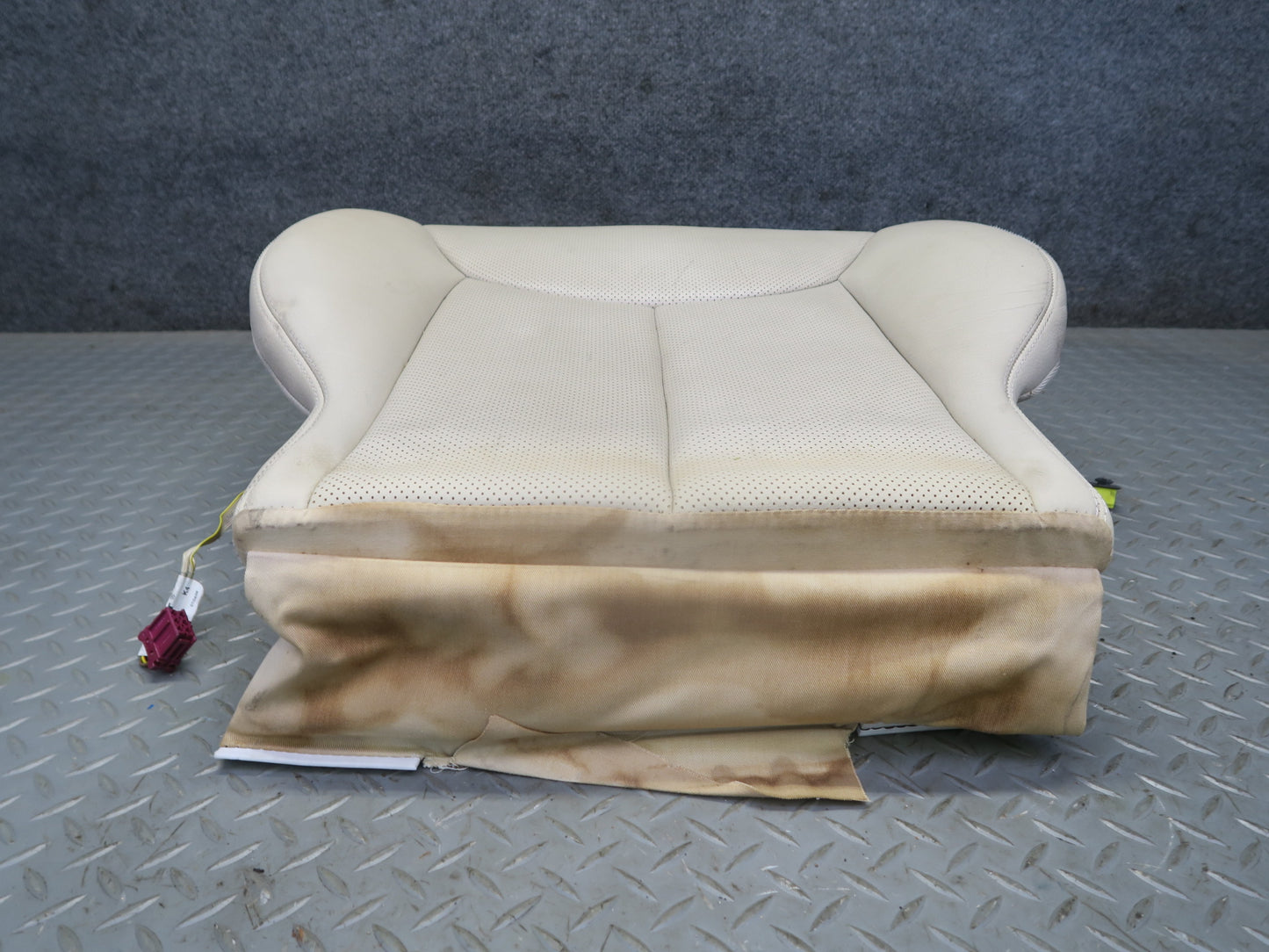 07-08 Mercedes R230 SL550 Front Right Seat Lower Leather Perforated Cushion OEM