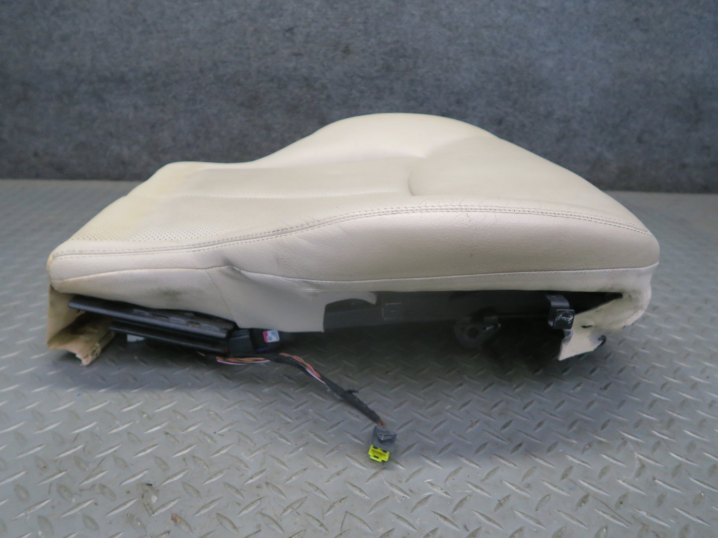 07-08 Mercedes R230 SL550 Front Right Seat Lower Leather Perforated Cushion OEM