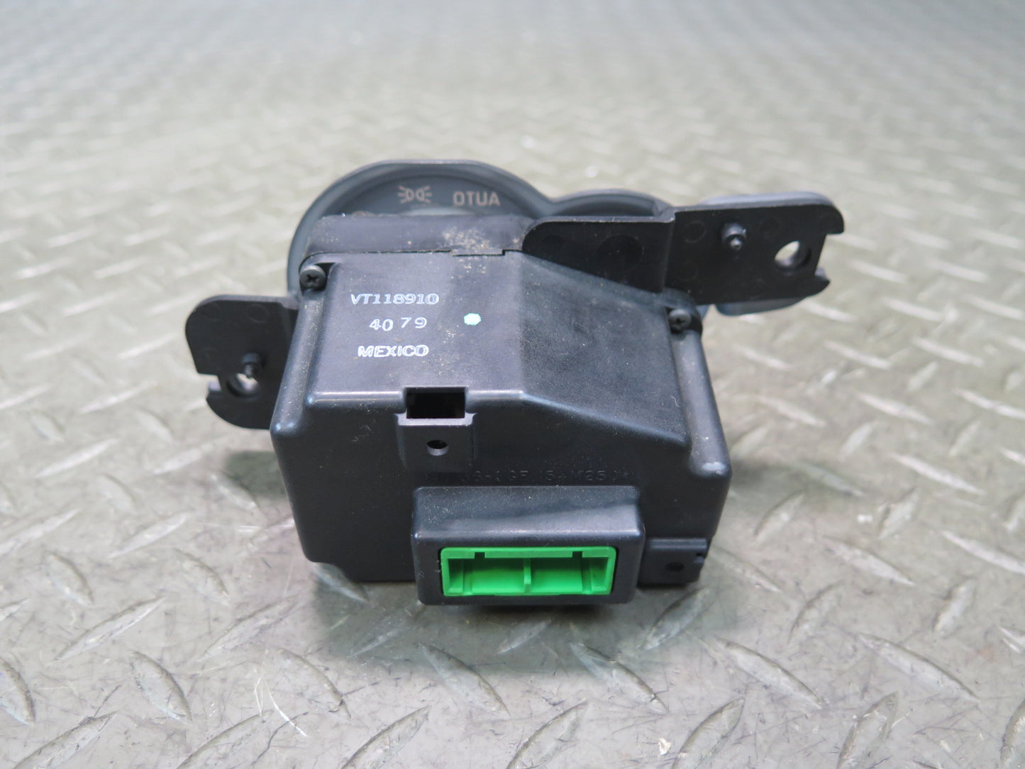 03-06 Chevrolet SSR Dashboard Dash Left Headlight Control Switch OEM