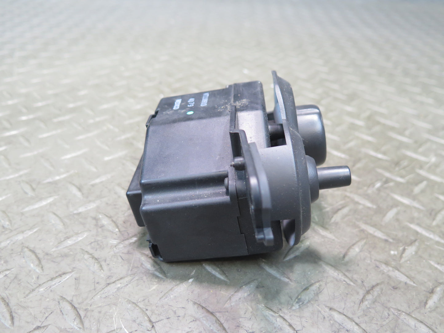 03-06 Chevrolet SSR Dashboard Dash Left Headlight Control Switch OEM