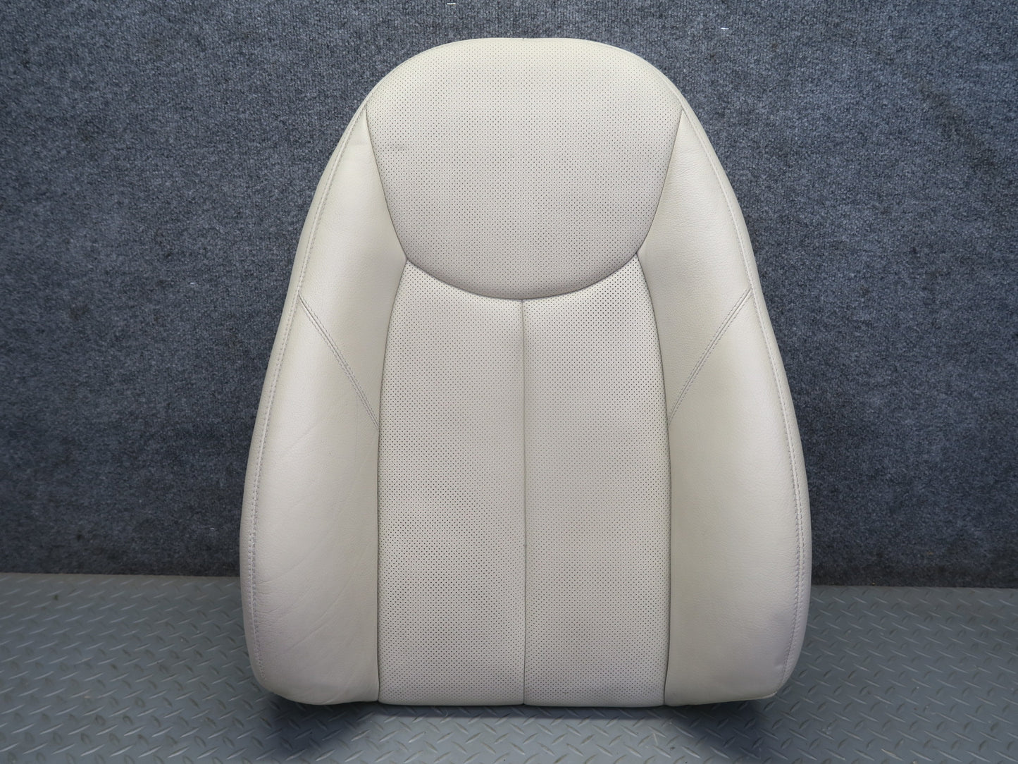 07-08 Mercedes R230 SL550 Front Right Seat Upper Perforated Leather Cushion OEM