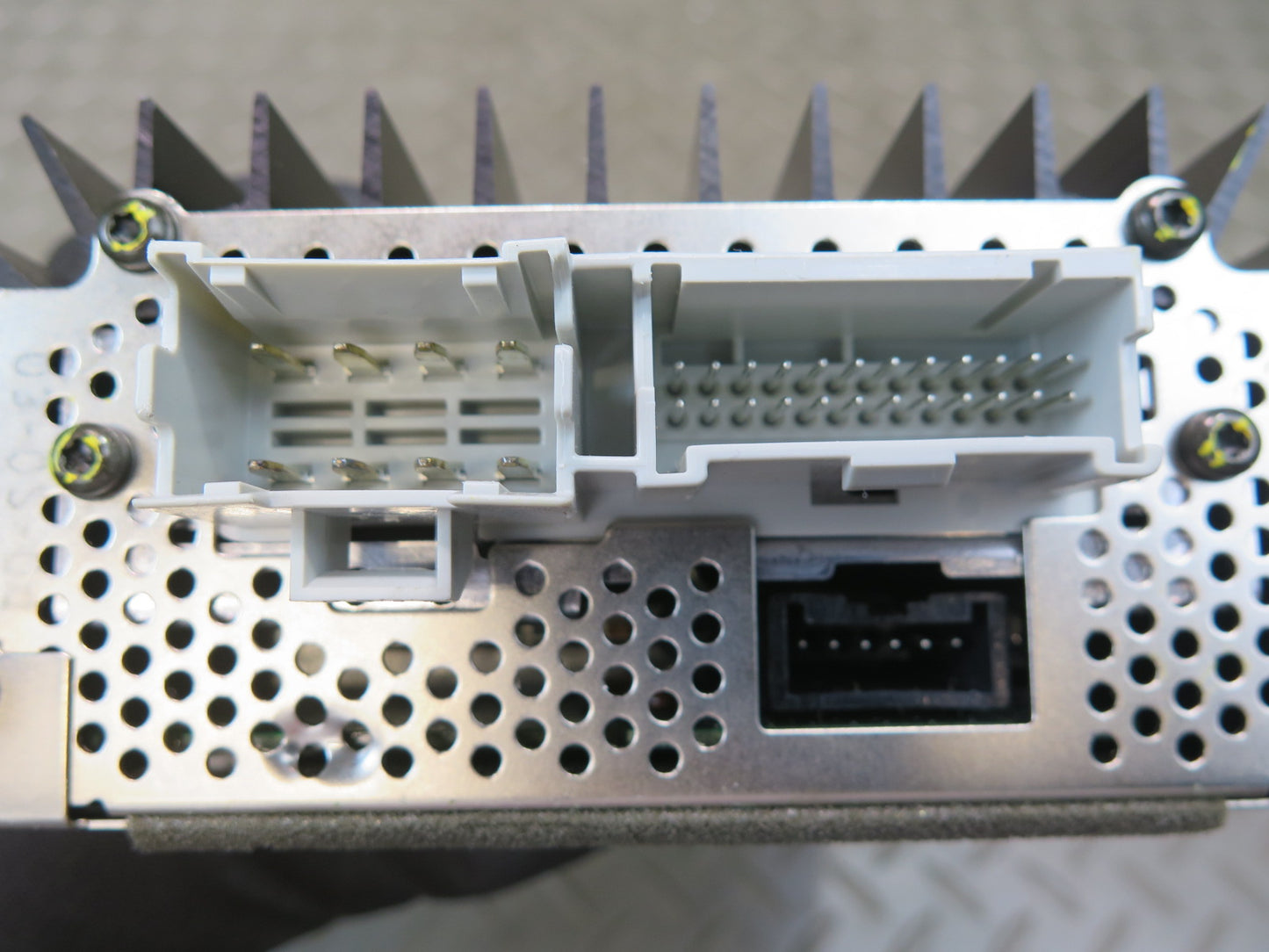 03-06 Chevrolet SSR Bose Radio Speaker Amplifier 15142743 OEM