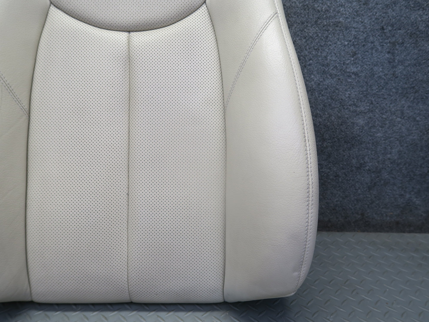 07-08 Mercedes R230 SL550 Front Right Seat Upper Perforated Leather Cushion OEM