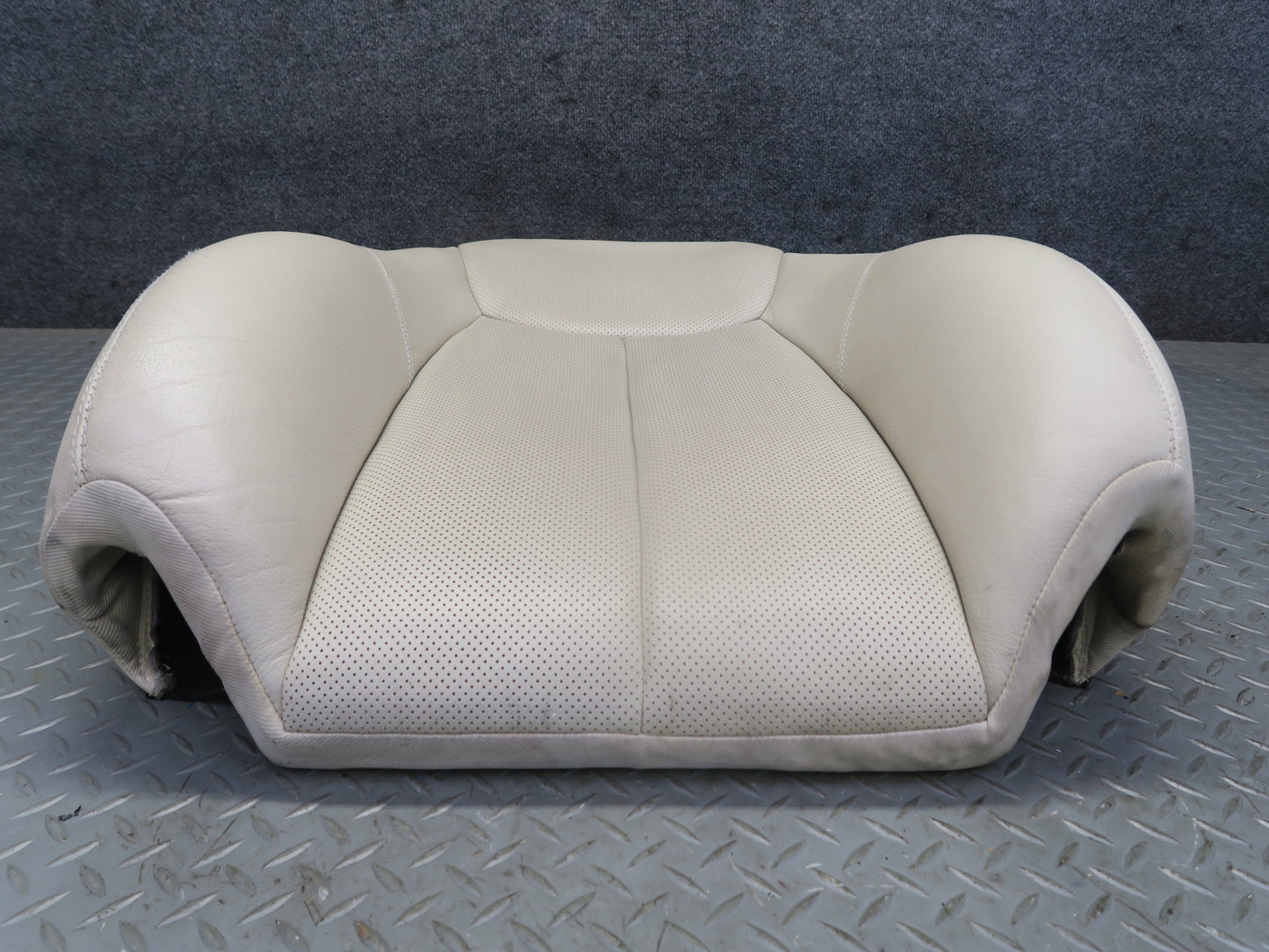 07-08 Mercedes R230 SL550 Front Right Seat Upper Perforated Leather Cushion OEM