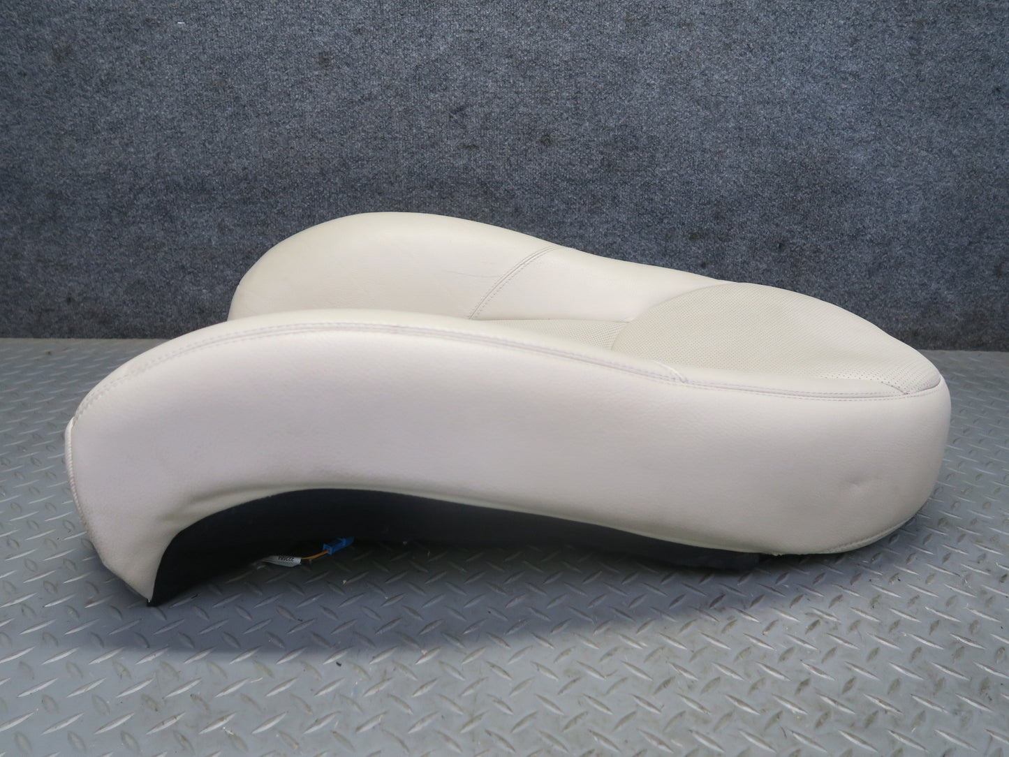 07-08 Mercedes R230 SL550 Front Right Seat Upper Perforated Leather Cushion OEM