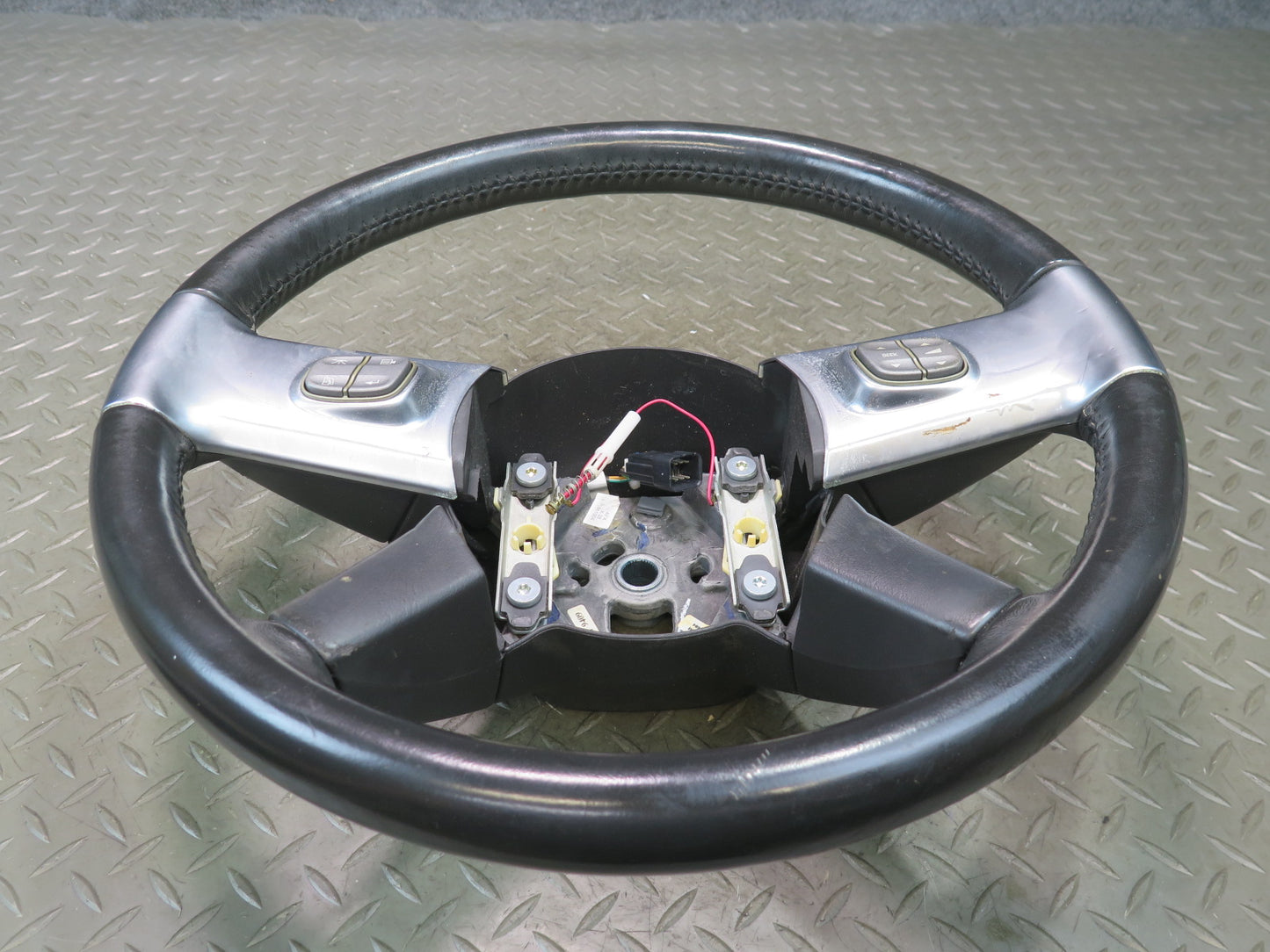 03-06 Chevrolet SSR Multifunction Leather Steering 15162293 OEM