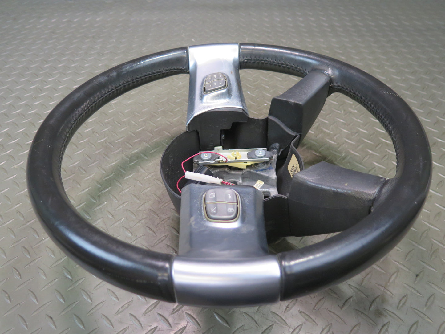 03-06 Chevrolet SSR Multifunction Leather Steering 15162293 OEM