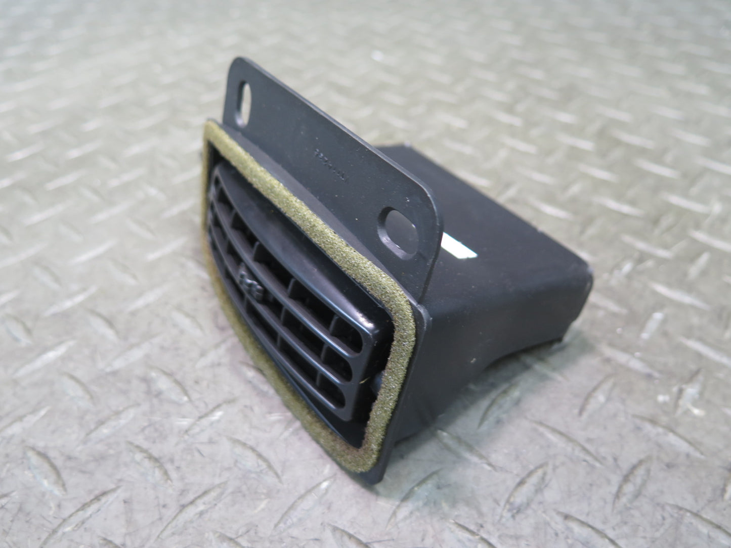 03-06 Chevrolet SSR Dash Dashboard Center Right Air Vent Grille OEM