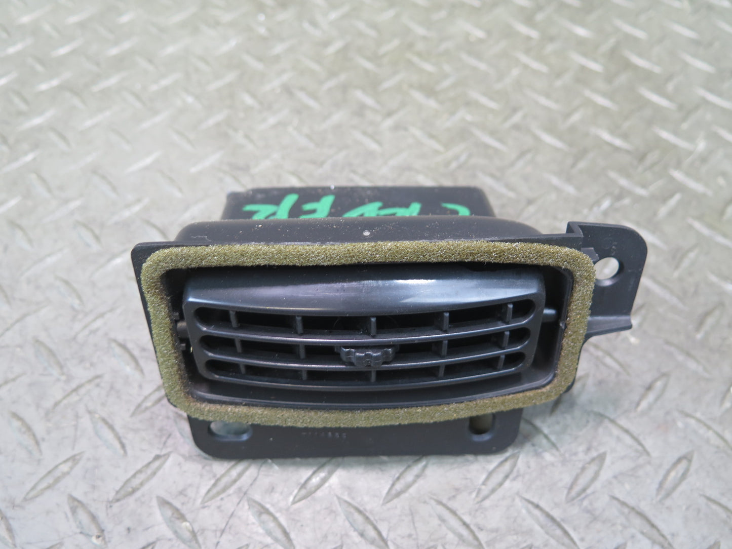 03-06 Chevrolet SSR Dash Dashboard Center Right Air Vent Grille OEM