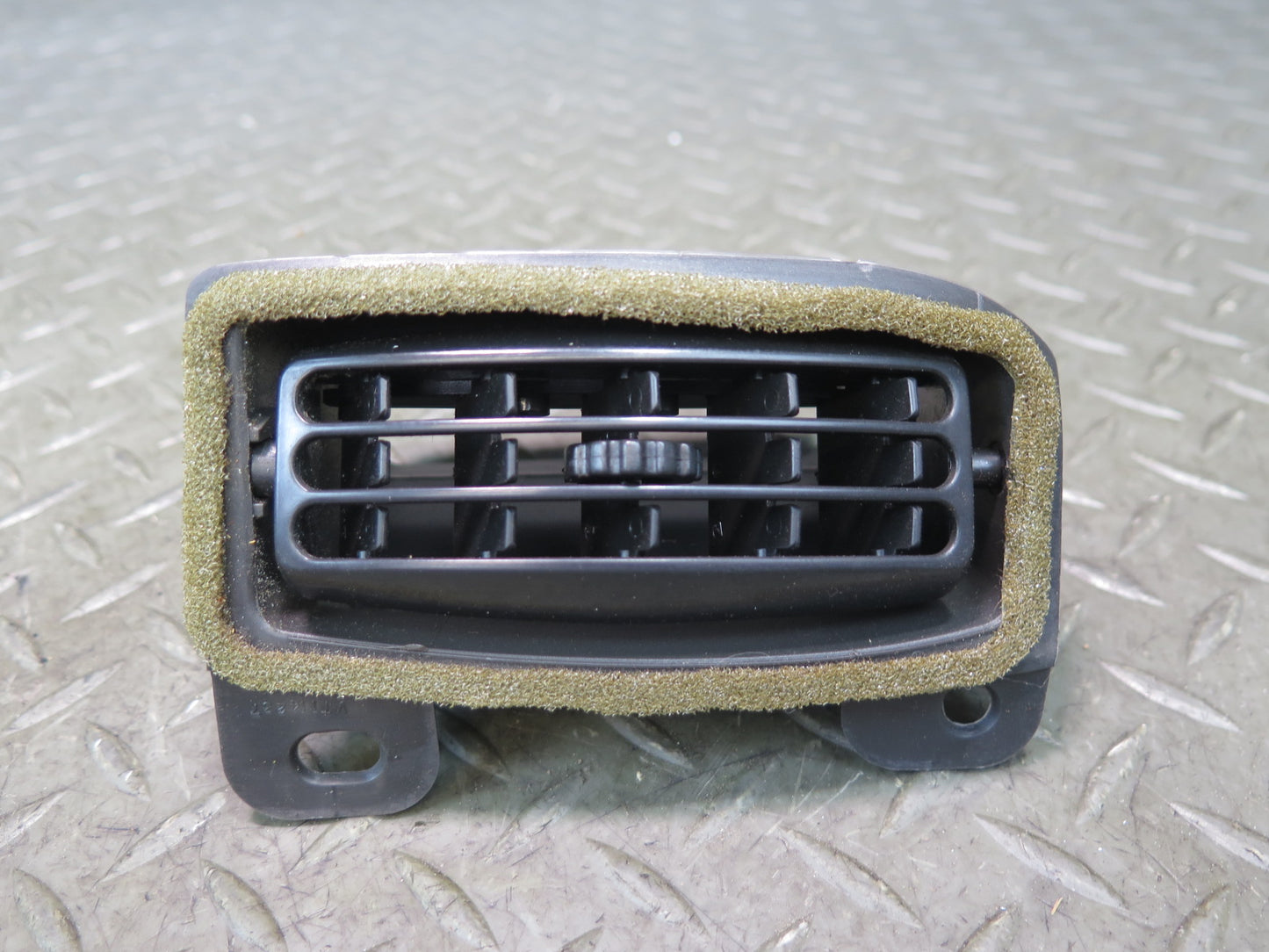 03-06 Chevrolet SSR Dash Dashboard Left Air Vent Grille OEM