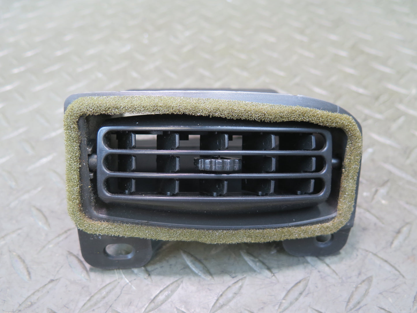 03-06 Chevrolet SSR Dash Dashboard Left Air Vent Grille OEM