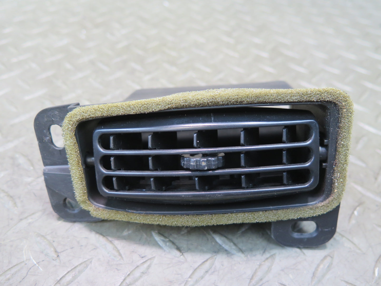 03-06 Chevrolet SSR Dash Dashboard Center Left Air Vent Grille OEM