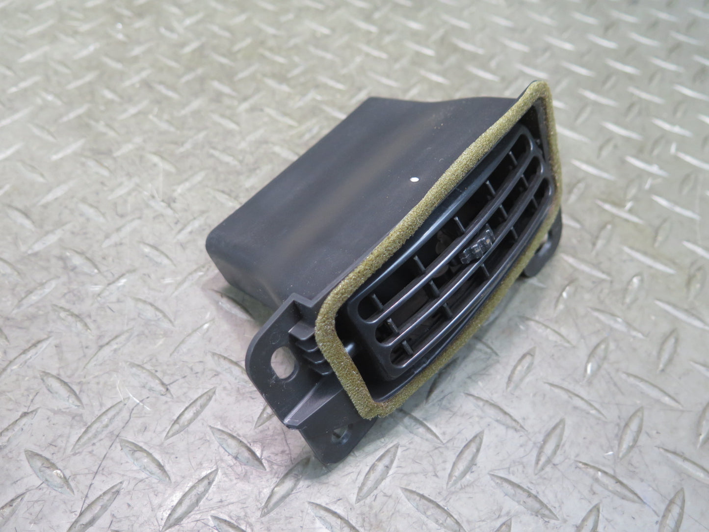 03-06 Chevrolet SSR Dash Dashboard Center Left Air Vent Grille OEM