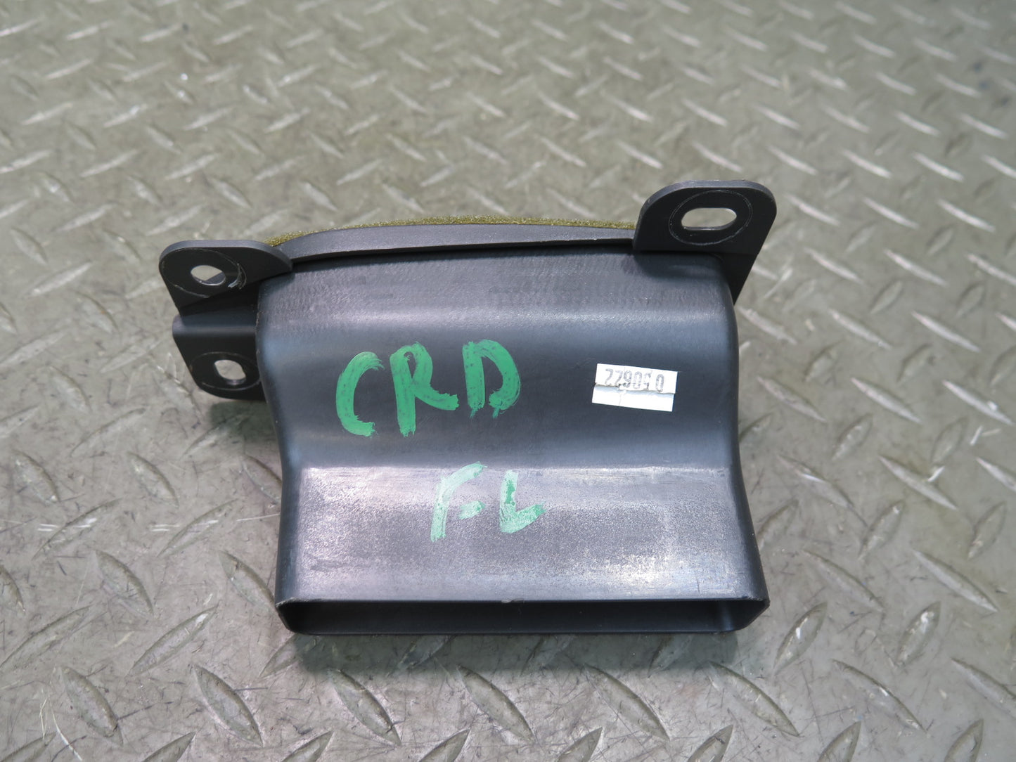 03-06 Chevrolet SSR Dash Dashboard Center Left Air Vent Grille OEM
