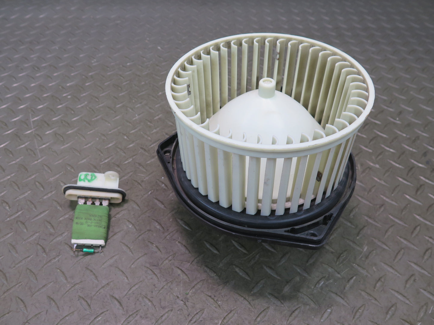 03-06 Chevrolet SSR A/C Heater Blower Motor Fan w Resistor OEM