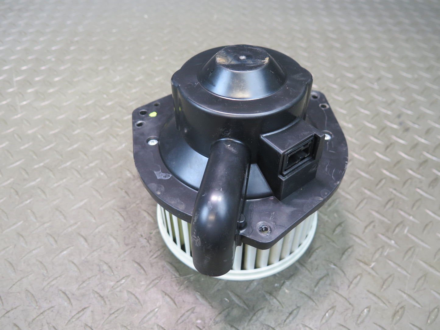 03-06 Chevrolet SSR A/C Heater Blower Motor Fan w Resistor OEM