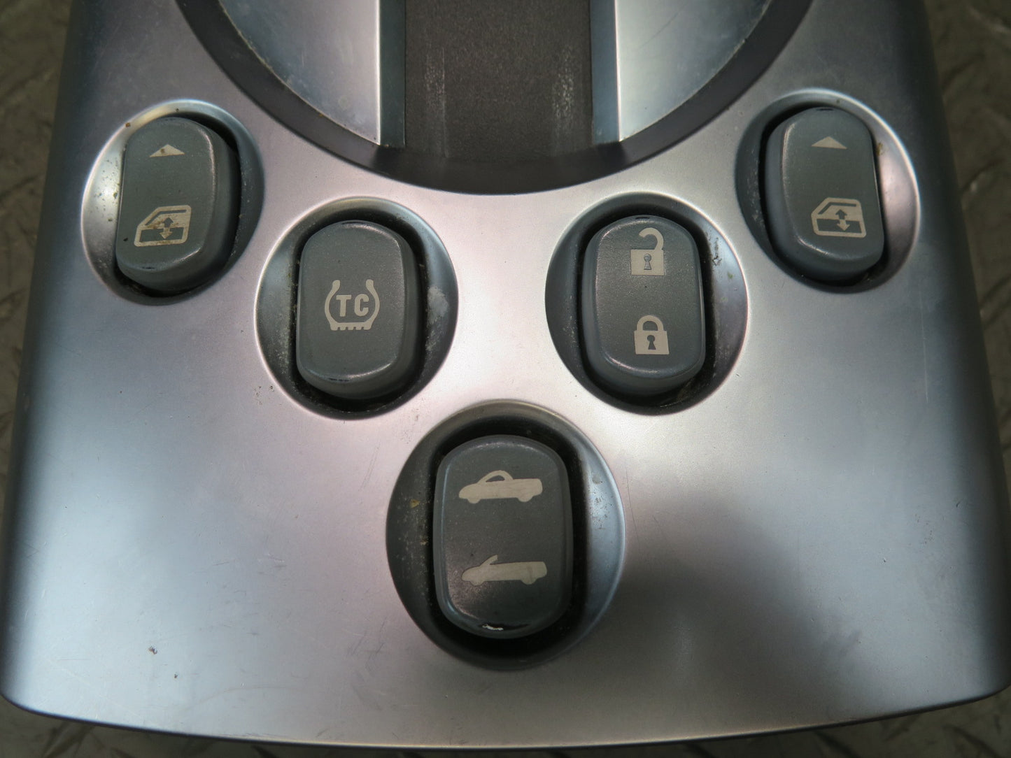 03-06 Chevrolet SSR A/T Center Console Shifter Trim w Switch Module OEM