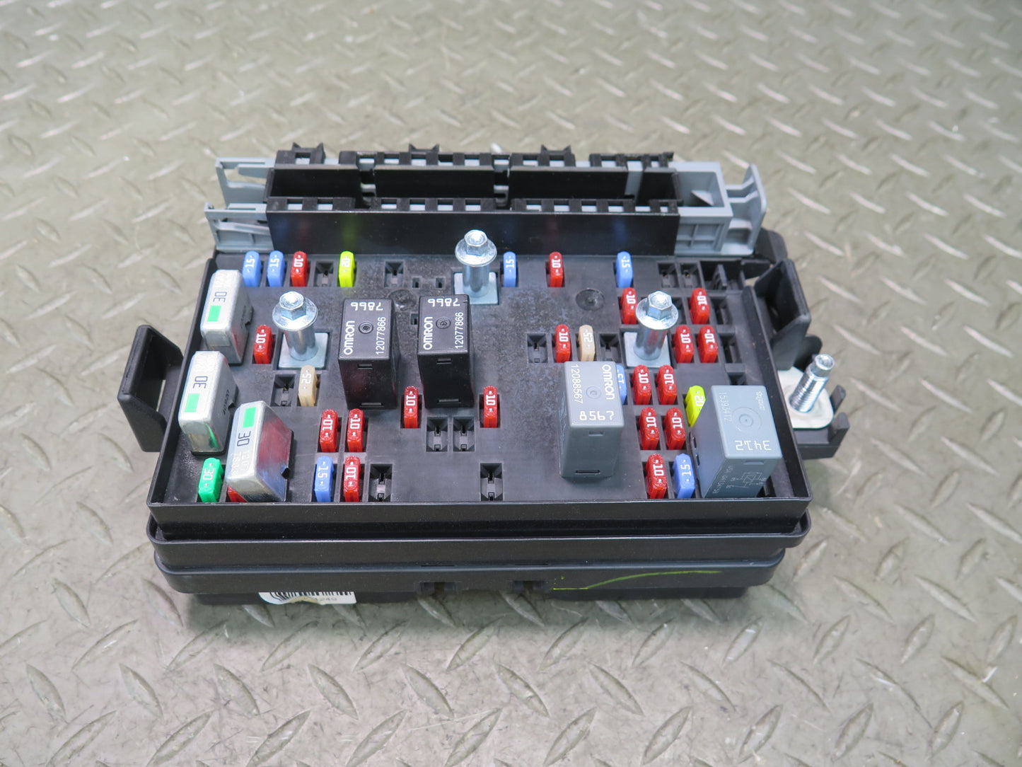 2004 Chevrolet SSR 5.3L LM4 A/T Interior Relay Fuse Box 15134903 OEM
