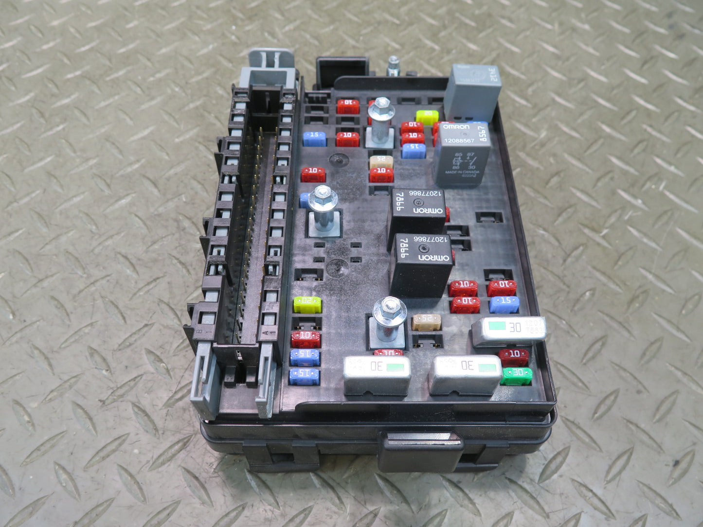 2004 Chevrolet SSR 5.3L LM4 A/T Interior Relay Fuse Box 15134903 OEM