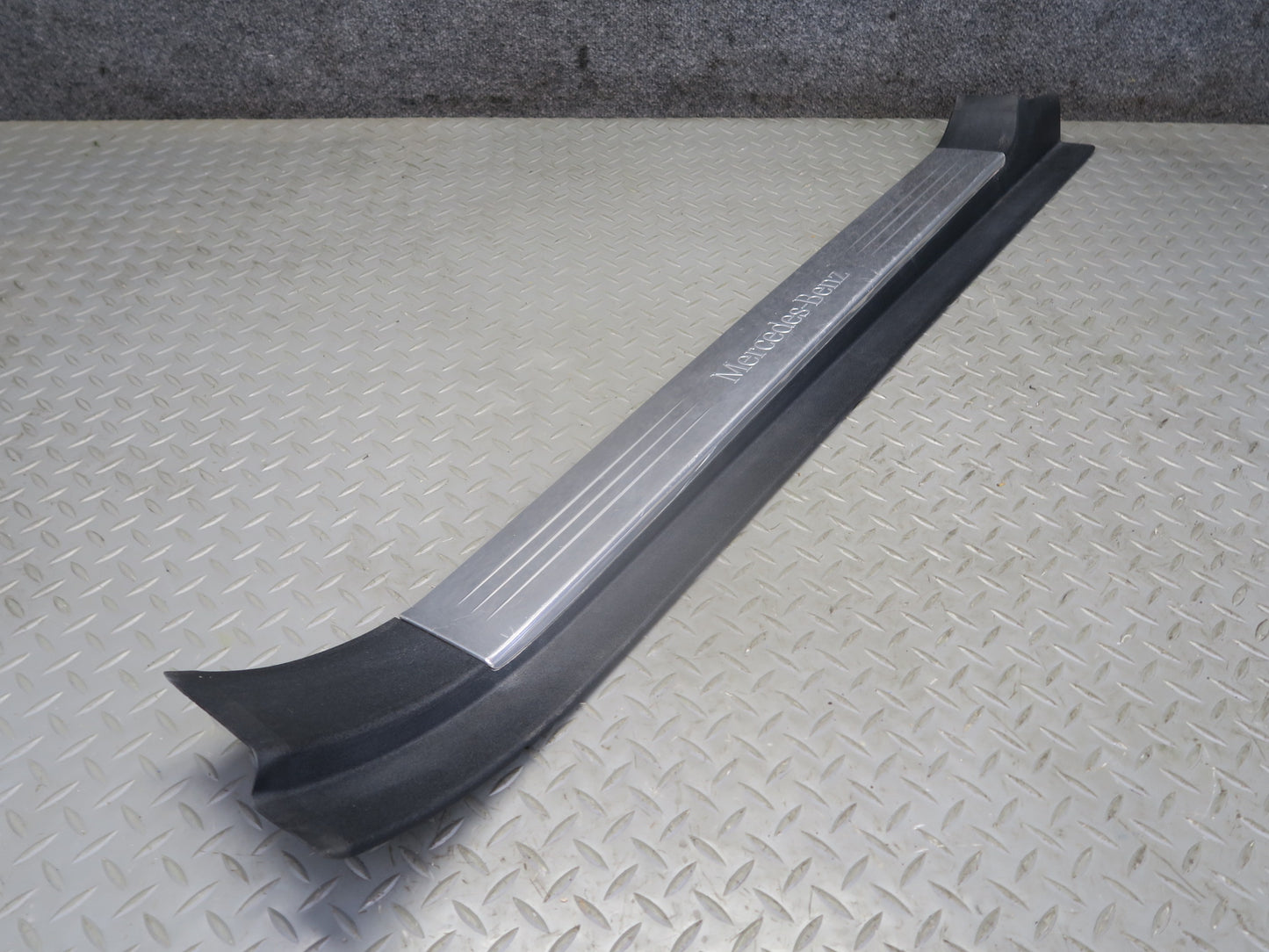 03-12 Mercedes R230 Sl-class Set of 2 Outer Door Scuff Sill Plate Trim Cover OEM
