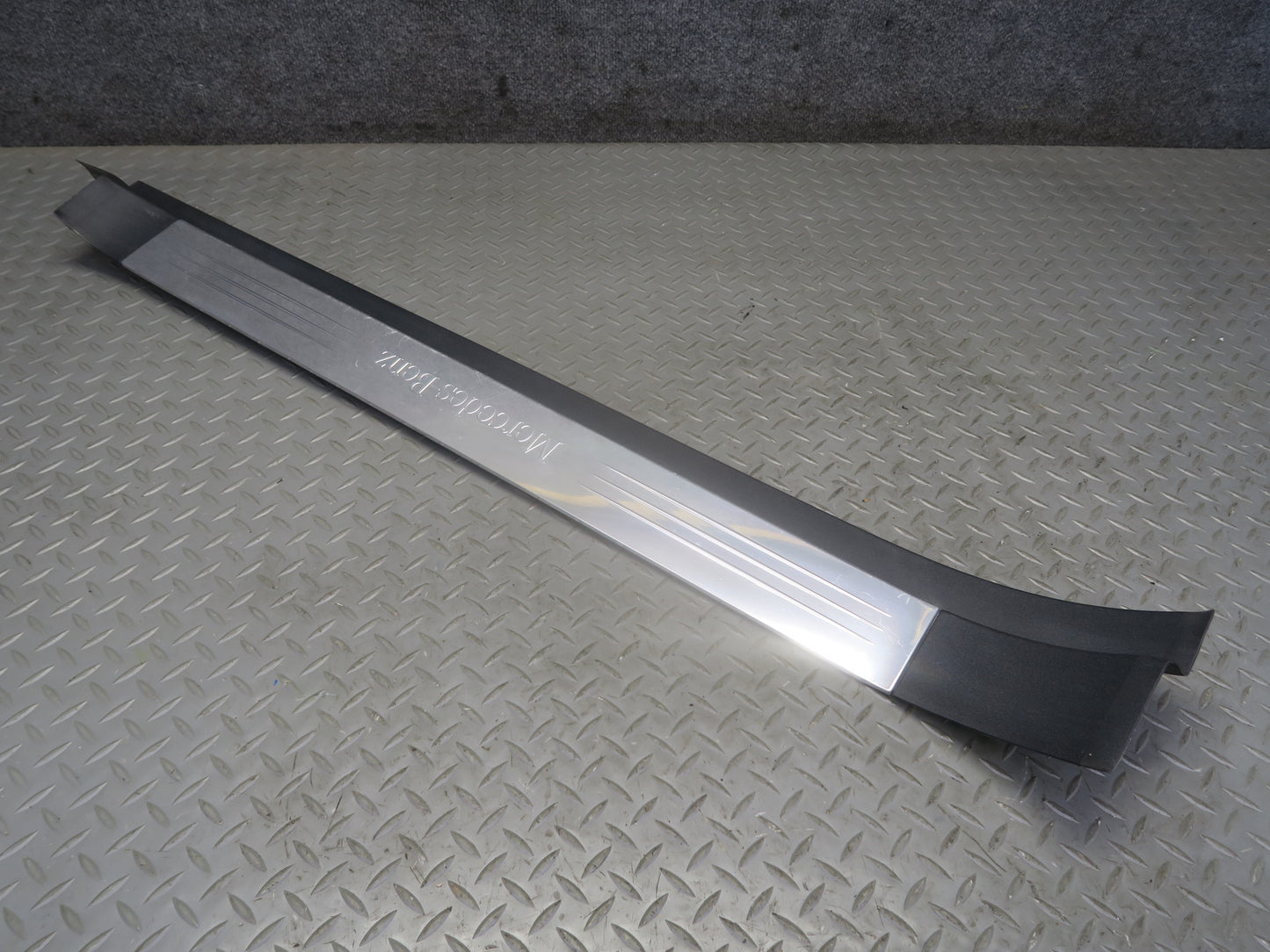 03-12 Mercedes R230 Sl-class Set of 2 Outer Door Scuff Sill Plate Trim Cover OEM