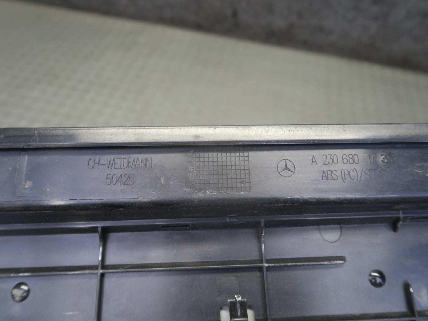 03-12 Mercedes R230 Sl-class Set of 2 Outer Door Scuff Sill Plate Trim Cover OEM